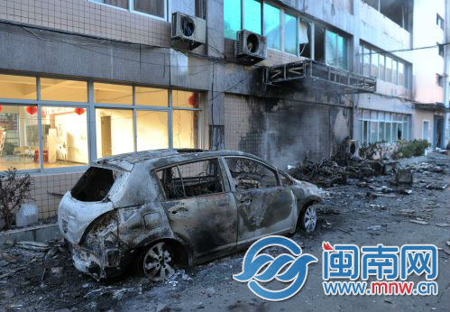 被烧毁的汽车