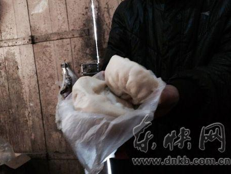 上百村民吃包子后上吐下泻疑中毒 店主也中招