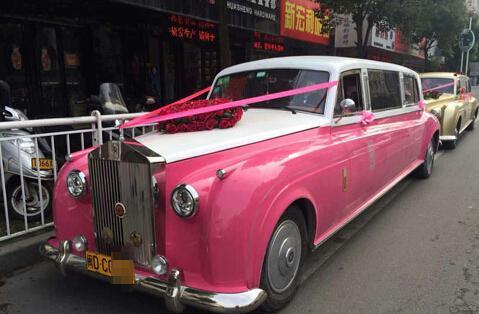 福建石狮日前出现劳斯莱斯结婚车队