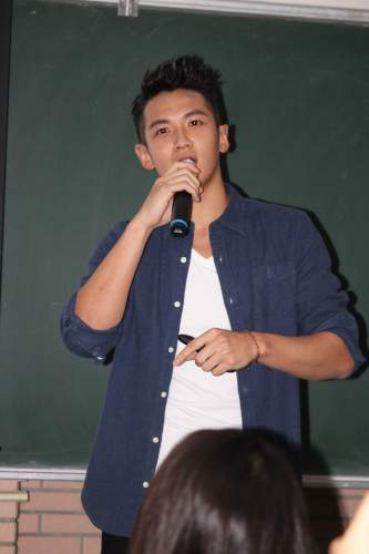 柯震东曝狱中4天不敢大便:首次用蹲式马桶 上