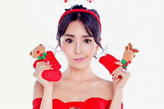 《神雕》耶律燕马樱侨红衣圣诞写真曝光 甜美娇俏可爱无敌