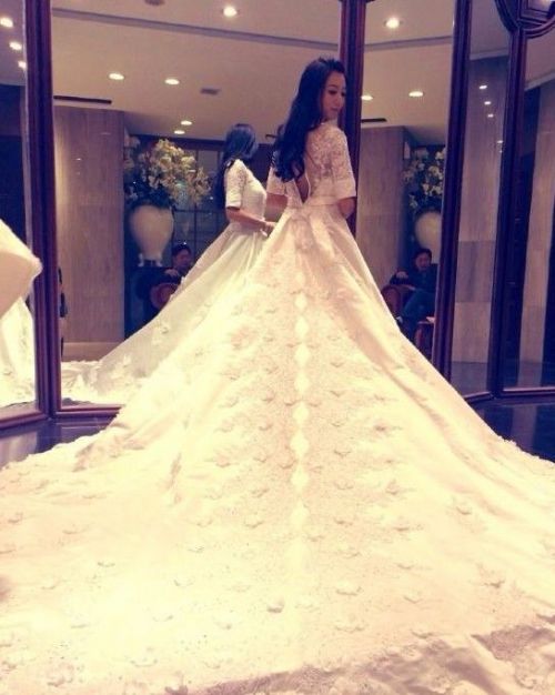 吉林女教师拄拐上课 被赞&ldquo;最美女腰&rdquo;