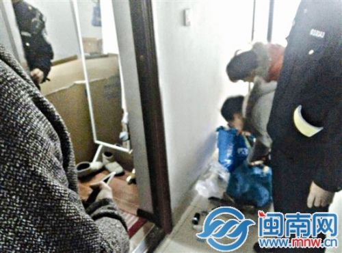 警方破门而入救下女子