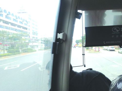 司机遥等路边客