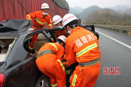 大田消防大队出动1辆消防车7名消防官兵赶赴事故地点救援。