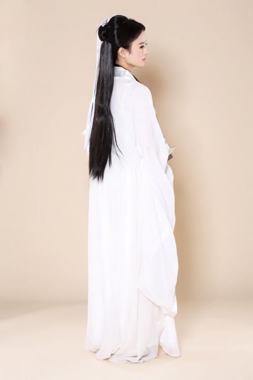 中国第一美女鞠婧祎扮小龙女 白衣胜雪仙气足