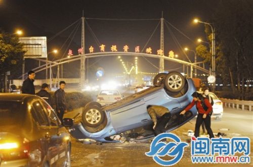 家人赶到现场后急切查看