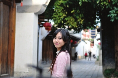 “臥蠶美女”張老師