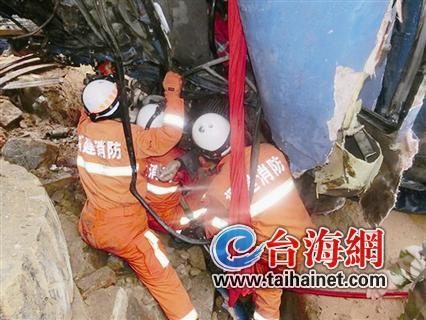 ▲消防官兵解救被困人员