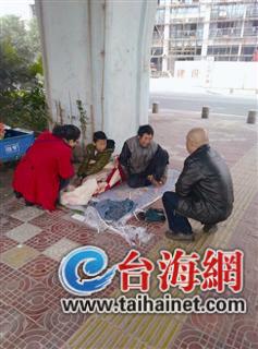 ◆漳州市救助站人员在市区一座高架桥下发现小杰