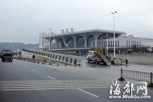 北站房地面一层新建的停车场