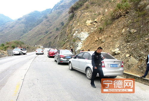 蕉城石后路段迎亲车队三车追尾现场