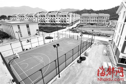 涧口村内新，建了篮球场等健身场所