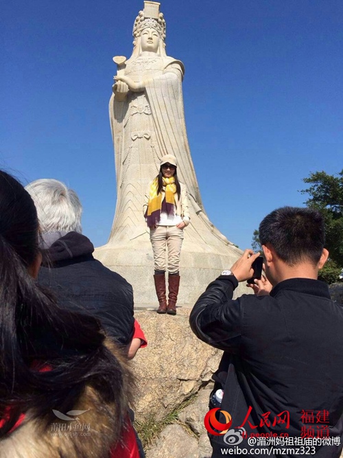 “韦妃”张庭现身妈祖祖庙图