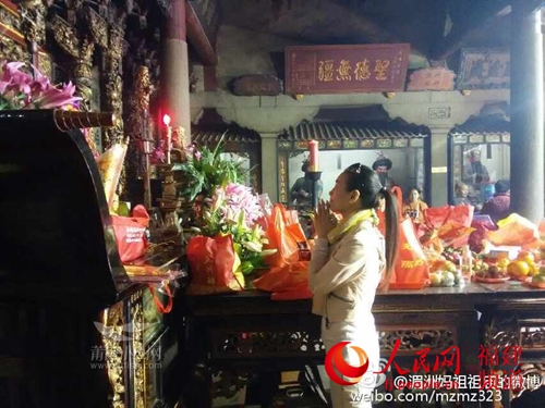 “韦妃”张庭现身妈祖祖庙