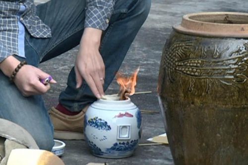 东莞村民公墓遭人破坏 骸骨散落一地