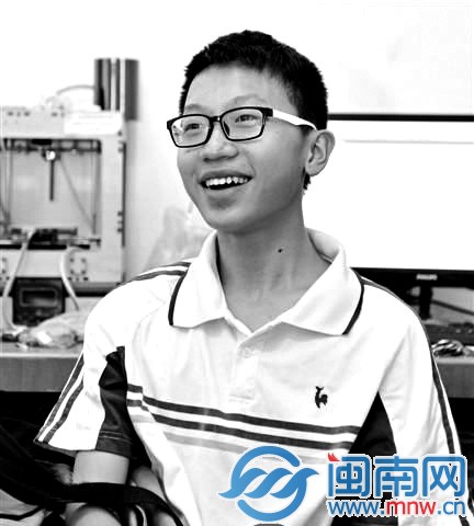 ——初中生陈思尧设计机器人被李源潮点赞
