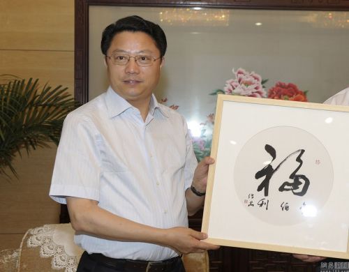 杨卫泽落马前曾为官不易言论 新华网刊文点题批评