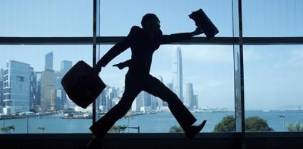 梁振英宣布香港暂停投资移民计划 研究制订人才清单