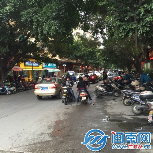 西湖路时常出现交通拥堵