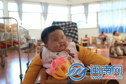 黄大婶的小孙子很可爱，目前得到漳州市福利院妥善照顾