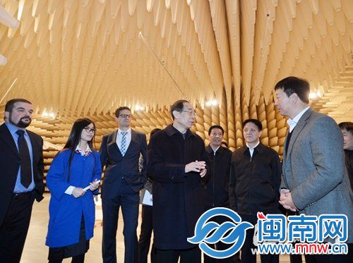 昨日,省委书记尤权在福州考察省汽车集团汽车工程研究院实验室