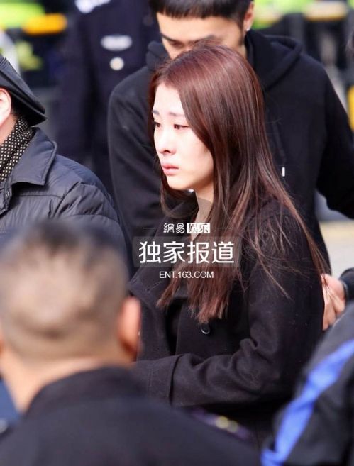 姚贝娜追悼会现场照片 亲友灵堂昏倒那英掩面