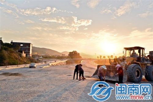 江滨南路南安段一期工程是南安融入泉州环湾发展的重要通道，自教育中心至霞美镇杏埔大桥，路线总长约5.16公里
