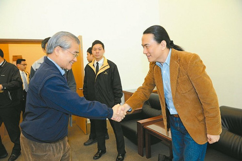 毛治国行政团队网络特训专家对官员“大改观”