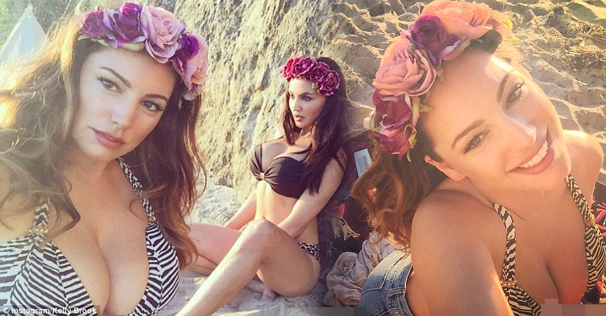 英超女神凱莉布魯克與閨蜜比基尼自拍 頭戴花環(huán)豪乳深溝