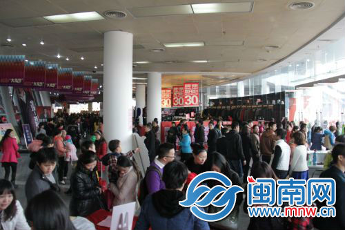 “大抢节”活动现场人气火爆