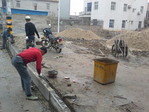 莲西投入10多万元建设休闲广场