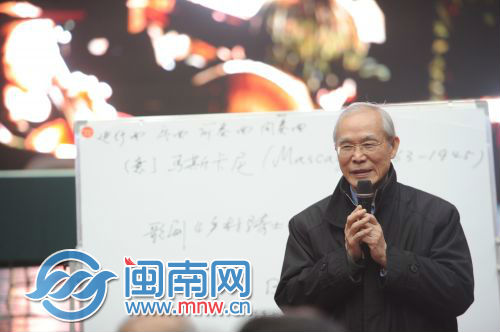 人物名片：卞祖善，国家一级指挥。1936年出生于江苏镇江，毕业于上海音乐学院指挥系。原中央芭蕾舞团首席指挥，首任中国交响乐团联盟主席，教育部艺术教育委员会常务委员。中国金唱片奖获得者，享受国务院颁发的政府特殊津贴。