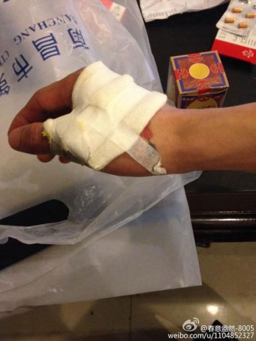 网曝官员率众打砸酒店 其兄:是我砸了几个杯子