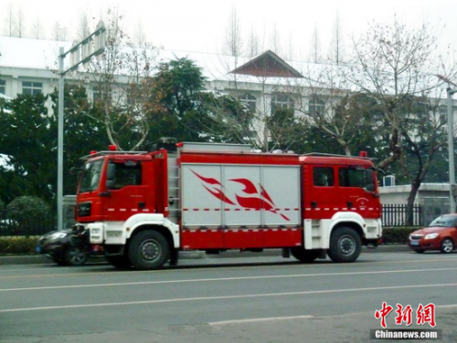南京街头现双车头消防车
