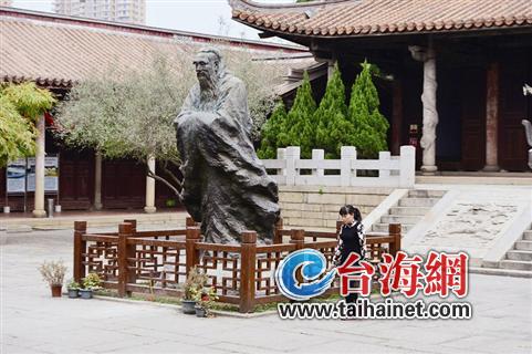 ▲福州文庙和泉州文庙香火鼎盛，而漳州文庙则相差甚远