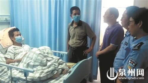 与病魔抗争的柯金楚（左一）依然面带笑容