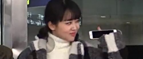 杨紫获黄毛小伙豪车接机 二人车内舌吻缠绵(图