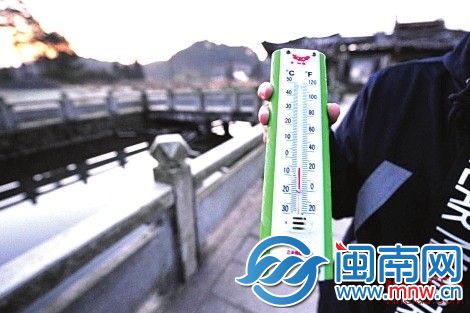 清晨6点多，海都记者测温，气温降至零下7度