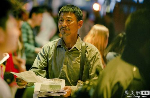 这真的是刘德华:《回家的路》mv衣衫褴褛街头