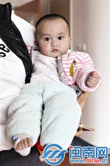 女?huà)胙劬Υ蟠蟮?，非常可?ài)