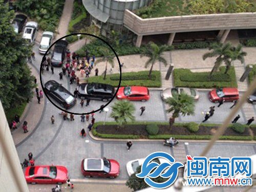 寶馬車轉(zhuǎn)彎時，撞倒一歲男童(畫圈處為事發(fā)路口)