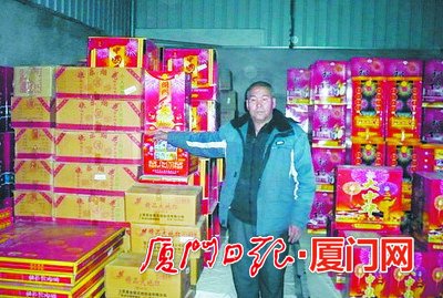 厦门翔安一民宅堆379箱烟花爆竹 涉嫌非法储存