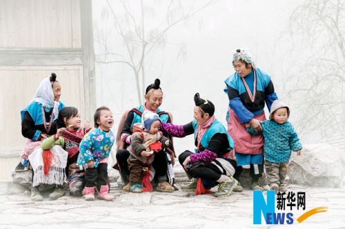 《开心瞬间》入围2013年第三届阿联酋迪拜哈姆丹国际摄影大赛。