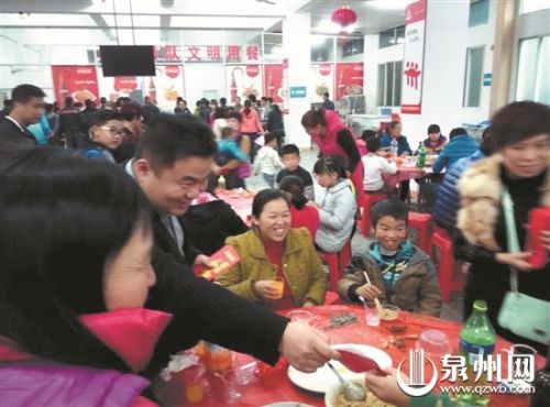 匹克集團舉辦70桌年夜飯 陪700位員工過大年(圖)