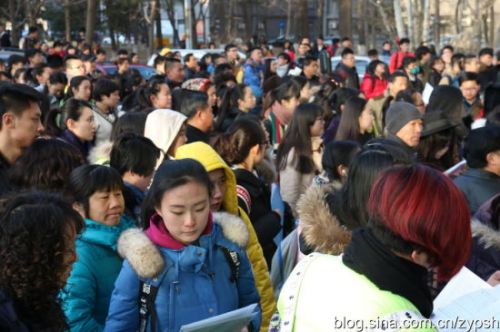 中国传媒大学2015年艺考初试现场火爆