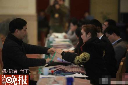 两会开幕在即 赵本山下午报到