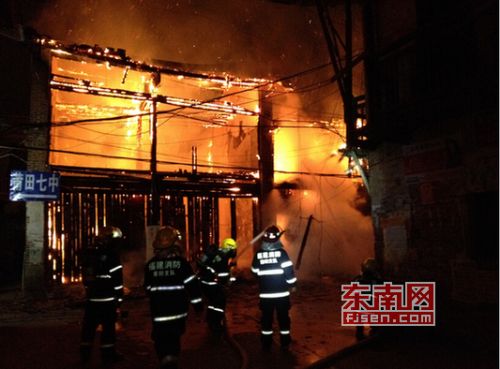 莆田涵江梧塘一民房深夜起火