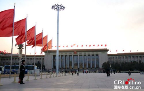 天安门广场红旗招展迎两会(高清组图)