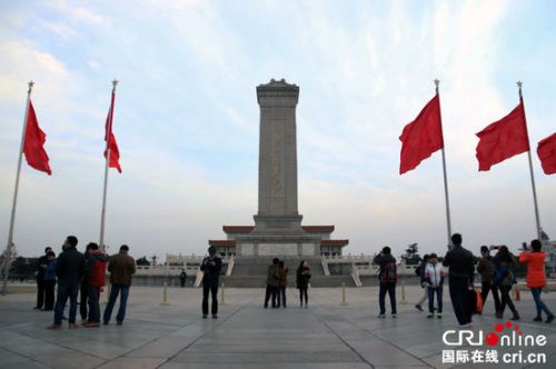 天安门广场红旗招展迎两会(高清组图)
